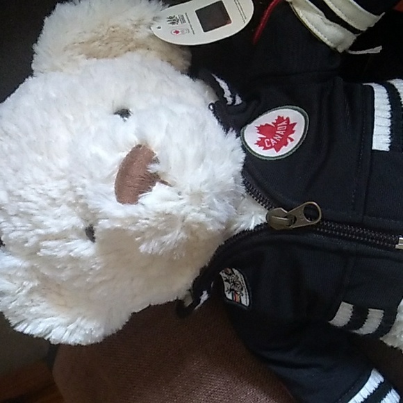 ๐งธ CANADIAN TEDDY BEAR HUDSONโS BAY Olympic Team 2012 Plush Lovable ๐งธ - Picture 10 of 16